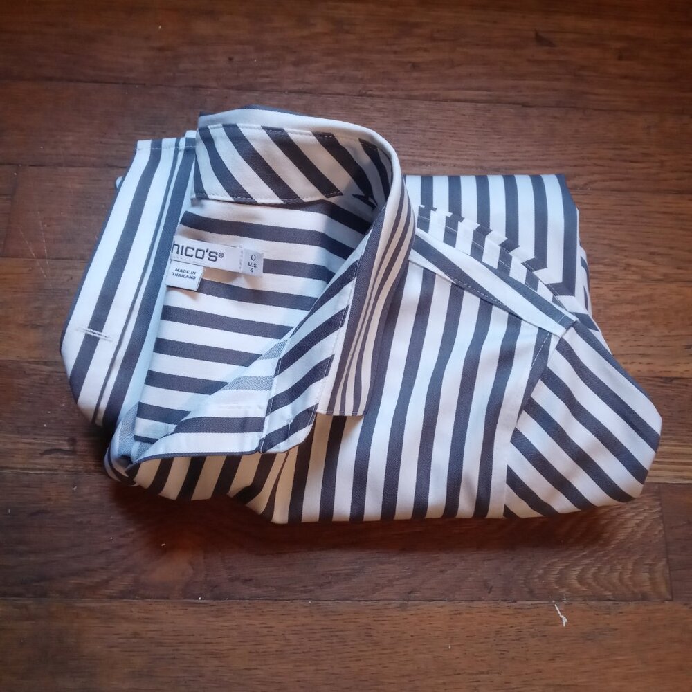 CHICO'S no iron stretch 3/4 sleeve stripe shirt (0/US4) - Picture 16 of 16